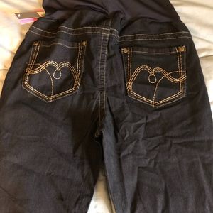 Rumor has it maternity jeans size large